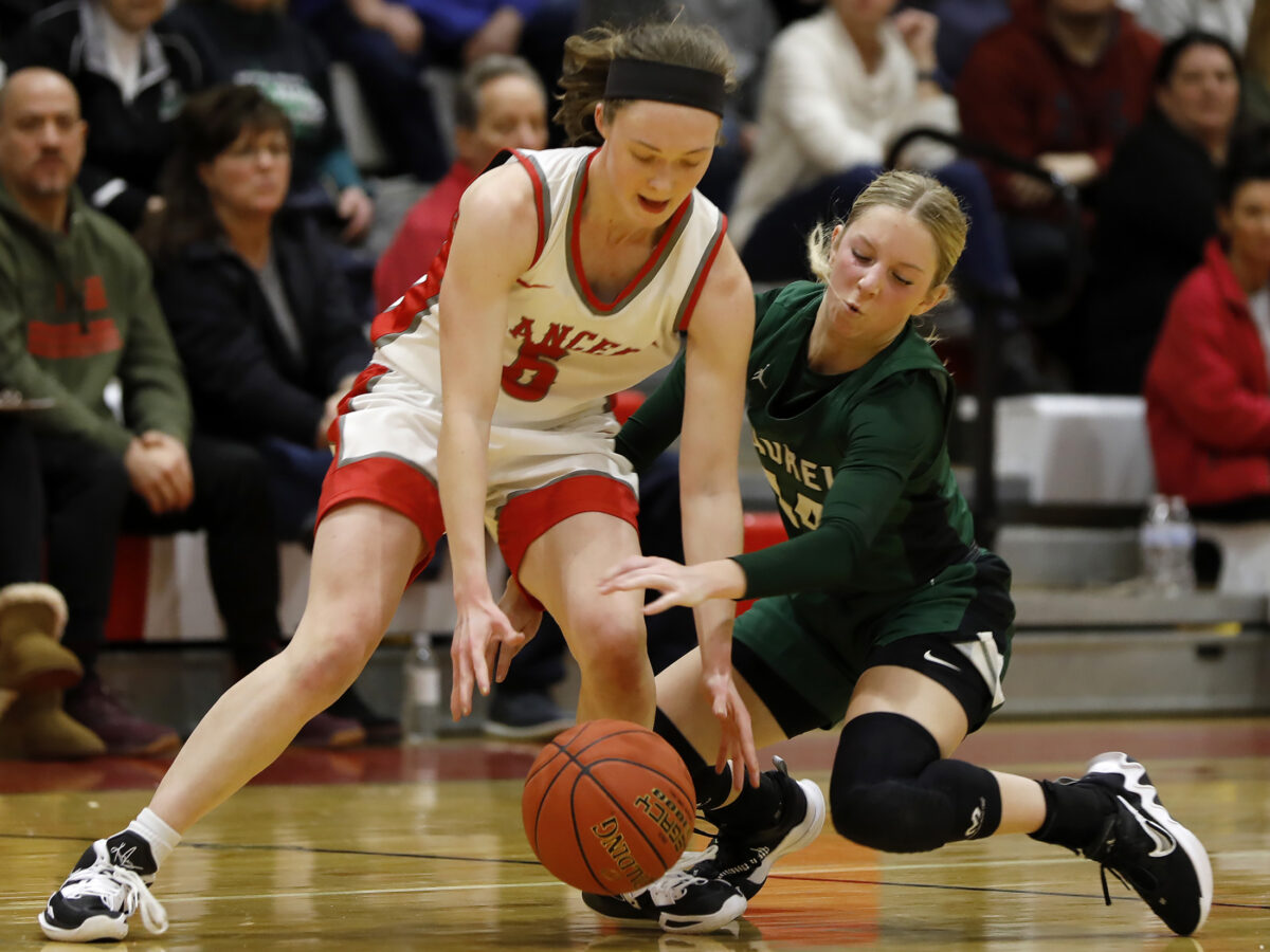 Monday basketball rundown: Avonworth girls top OLSH, take over first place and end Chargers’ long home section win streak